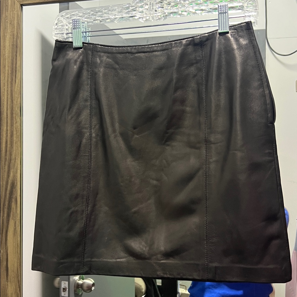 100% Leather soft lambskin black mini skirt Danier Size 4